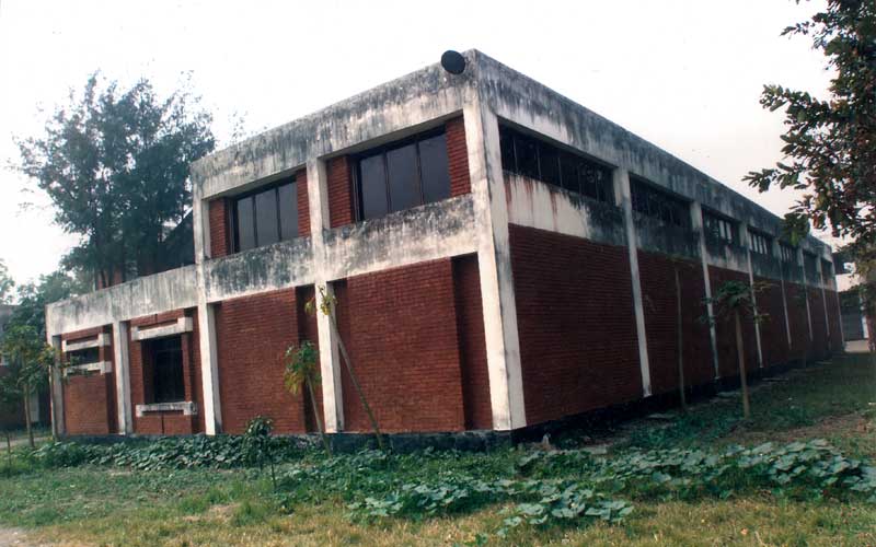Khulna Polytecnic Institute Workshop building.